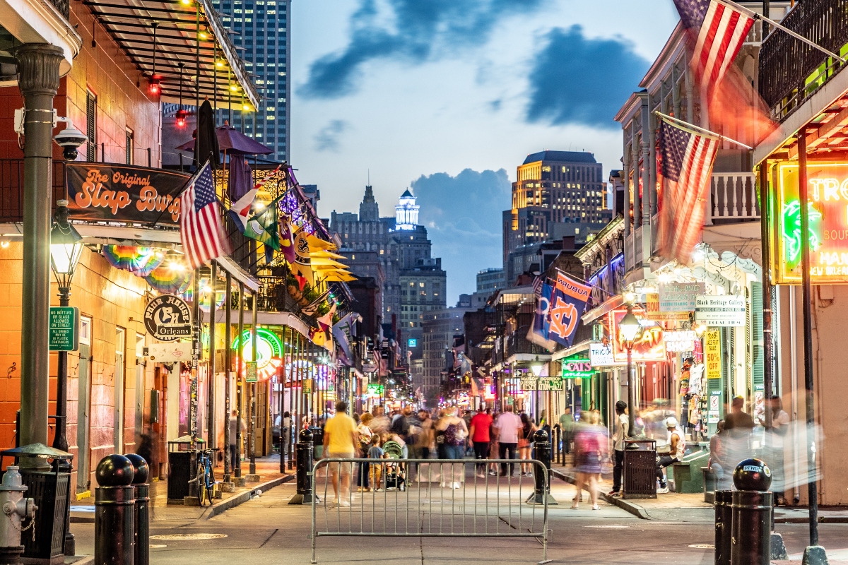 10-dead-dozens-injured-after-car-plows-through-crowd-in-new-orleans