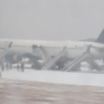 4-people-injured-during-planes-emergency-slide-evacuation