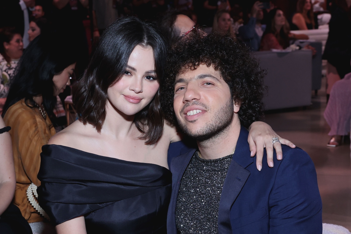 selena-gomez-and-fiance-benny-blanco-laugh-off-nikki-glasers-joke-about-their-relationship-at-2025-golden-globes