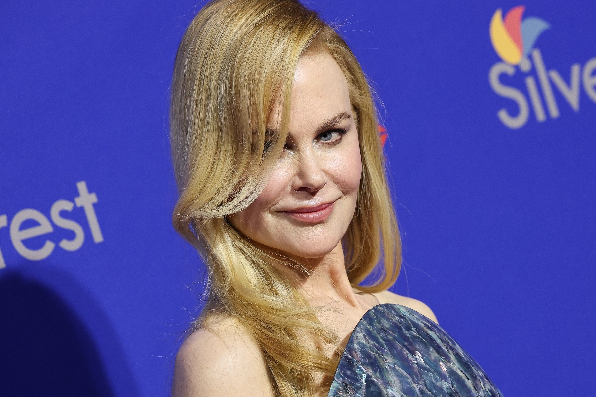 Nicole Kidman Breaks Down in Tears While Accepting Award She Dedicated to Her Late Mom