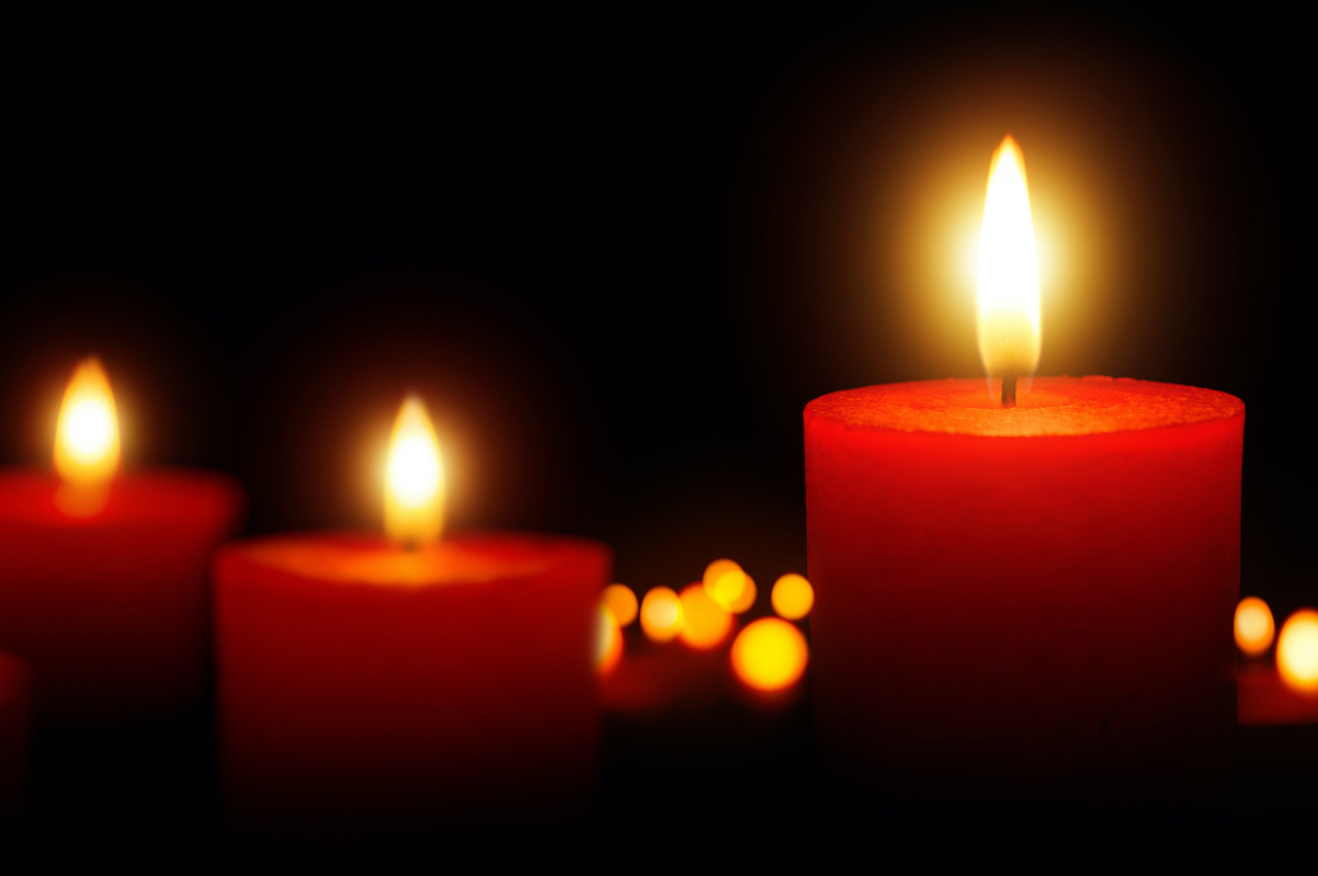 red candle vigil (photo: Smileus/Getty Images)