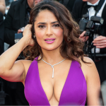 salma-hayek-stuns-in-slow-motion-video-for-full-body-glimpse-at-her-golden-globes-look