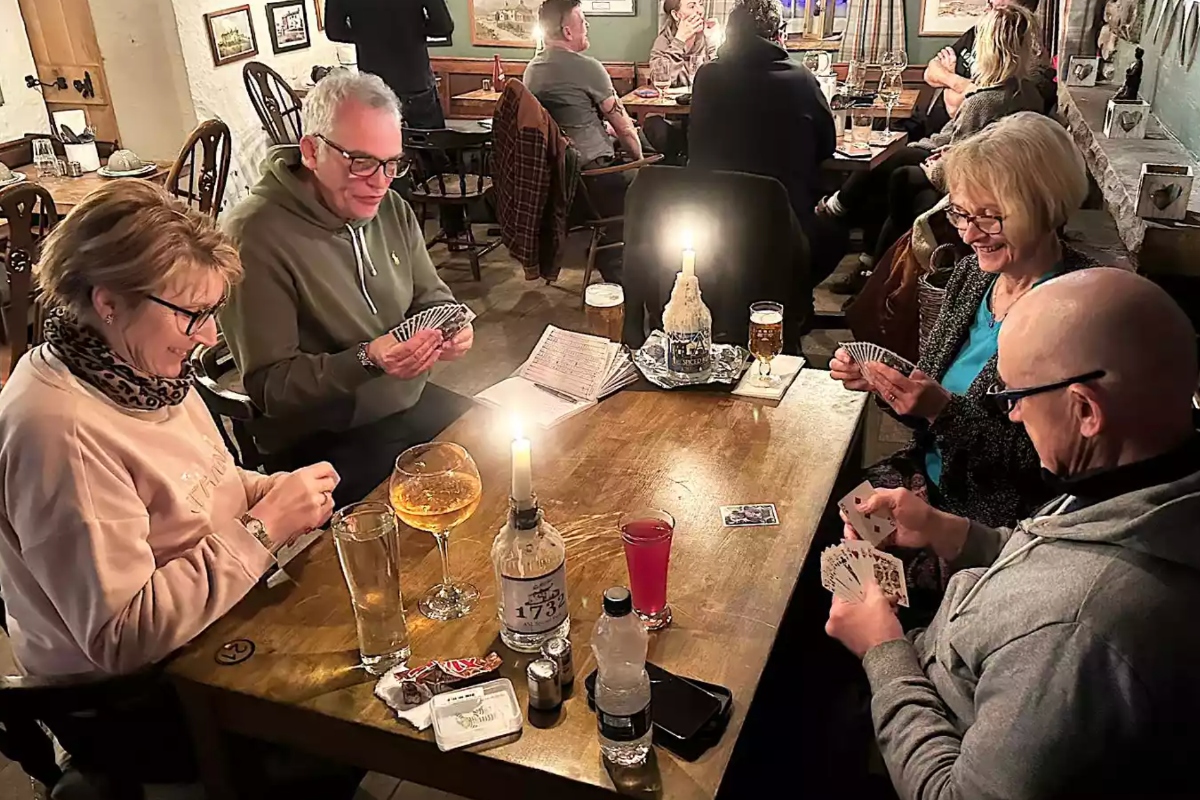 29 People Snowed in at Remote British Pub Have Become ‘One Big Family’