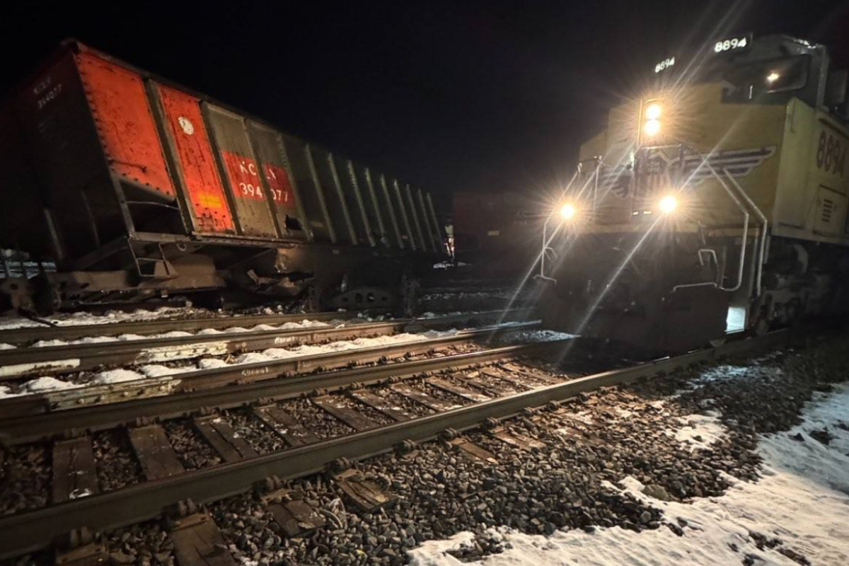 Train Derails in Kansas, Sparking Investigation