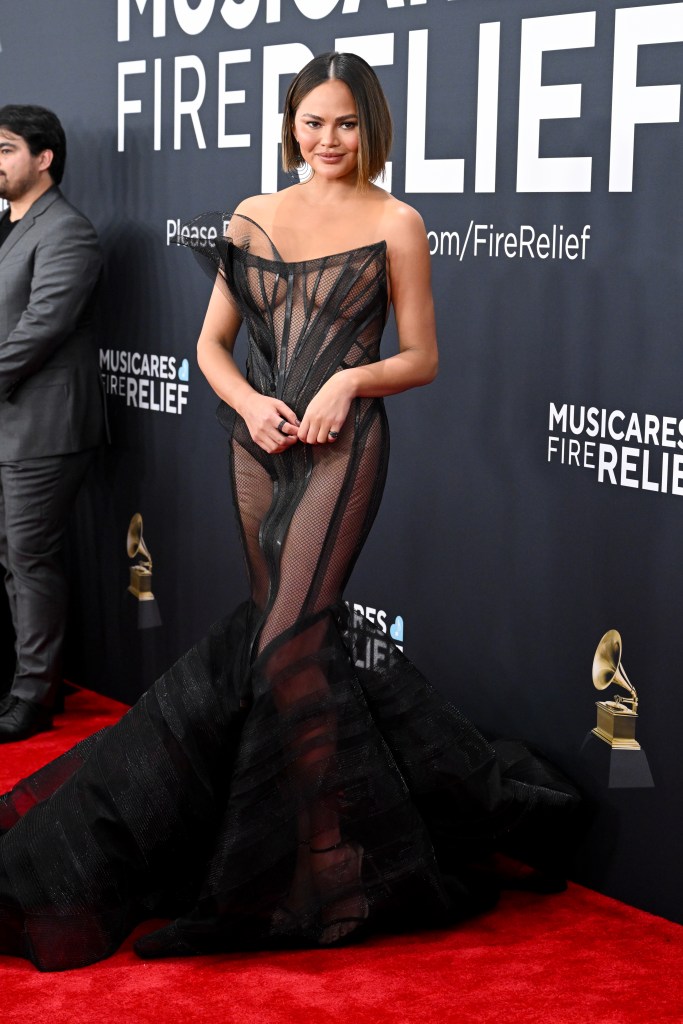 chrissy-teigen-chooses-see-through-dress-for-the-grammy-red-carpet-see-the-photos